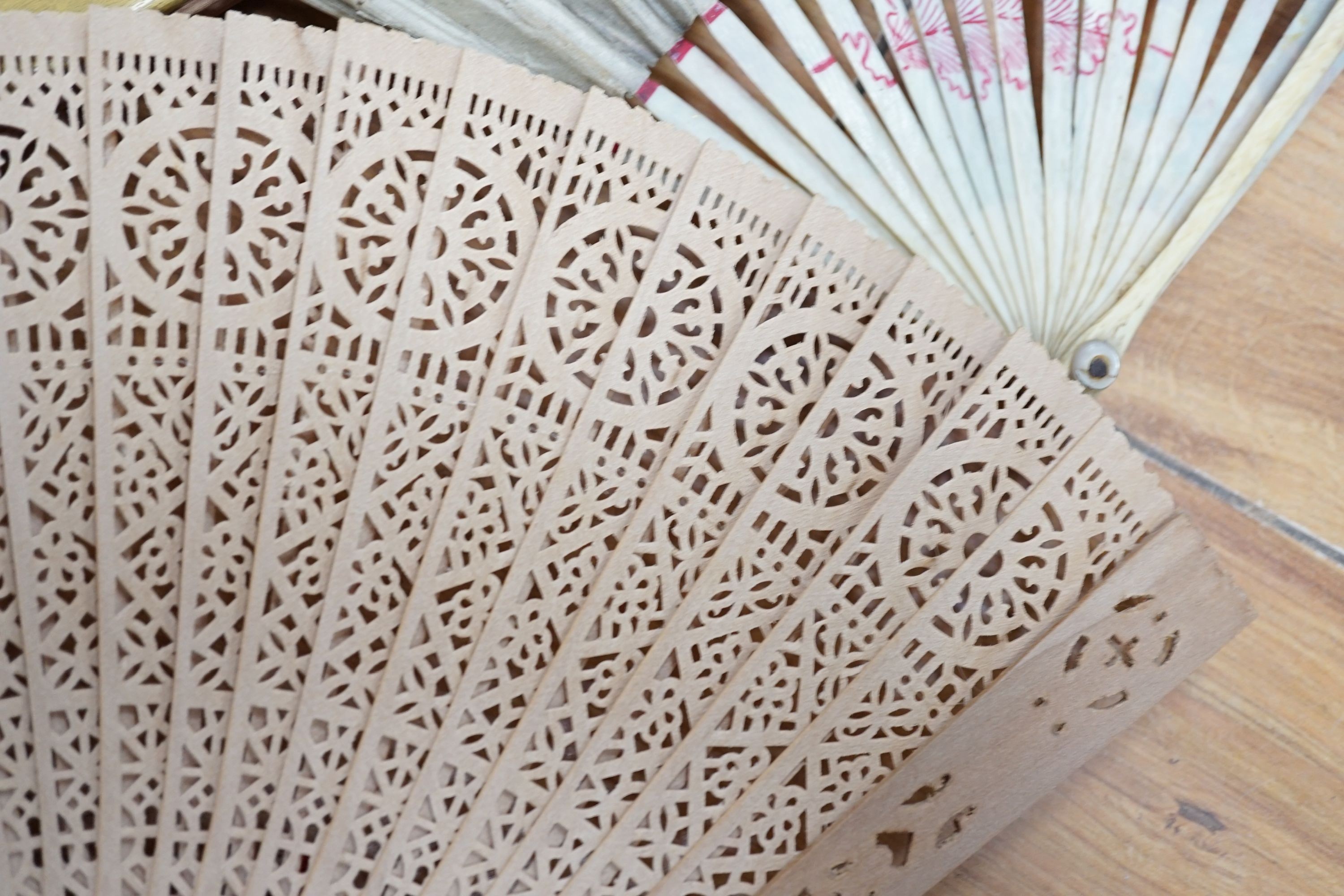 Five various fans, and an 18th century painted leaf fan with ivory chinoiserie decorated guards and sticks, 28 cms high (6)